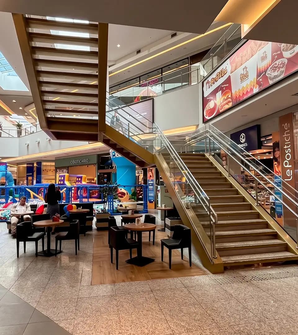 Pessoas aproveitando o Bragança Shopping